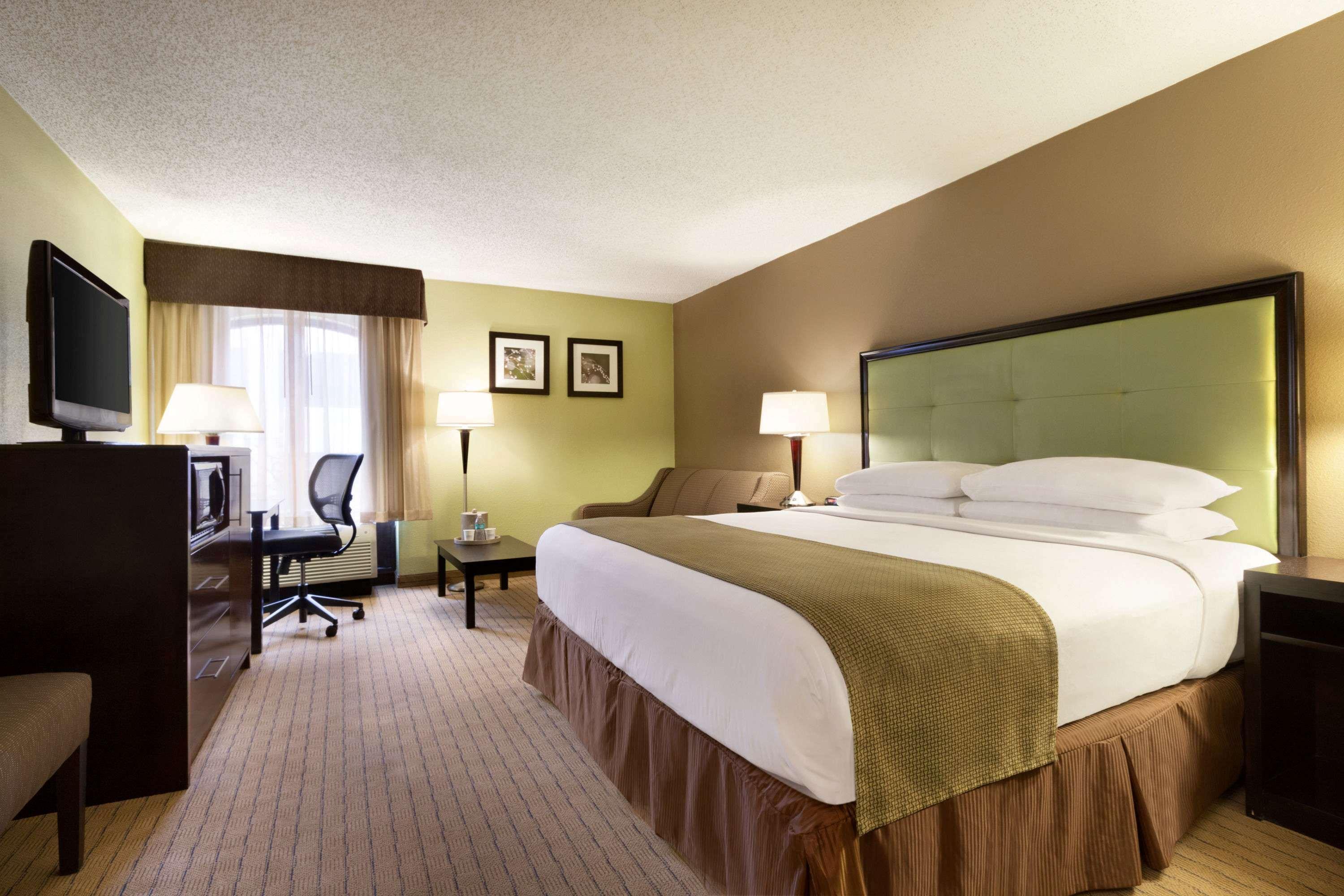 Days Inn By Wyndham Baltimore Inner Harbor Εξωτερικό φωτογραφία