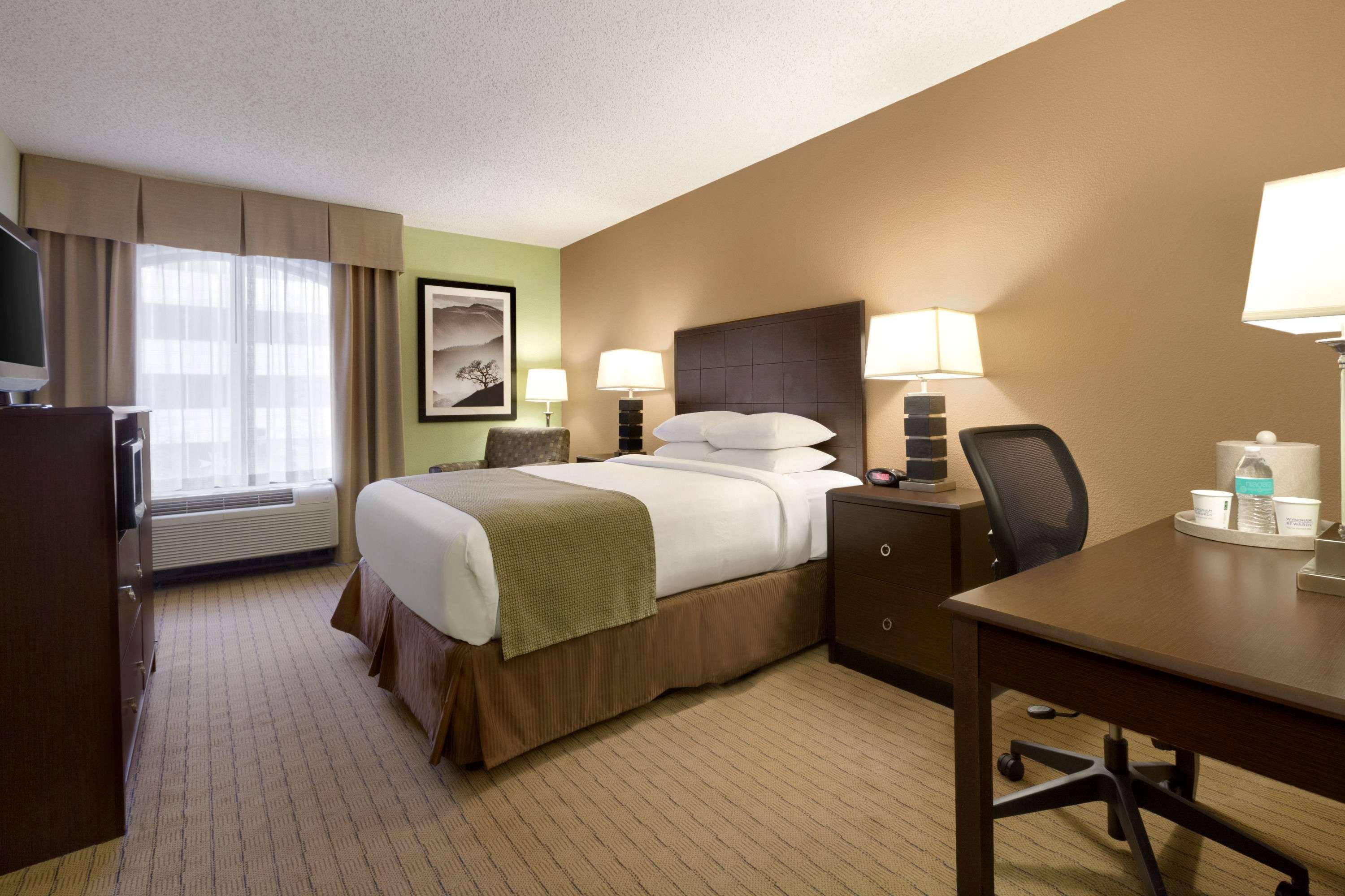 Days Inn By Wyndham Baltimore Inner Harbor Εξωτερικό φωτογραφία