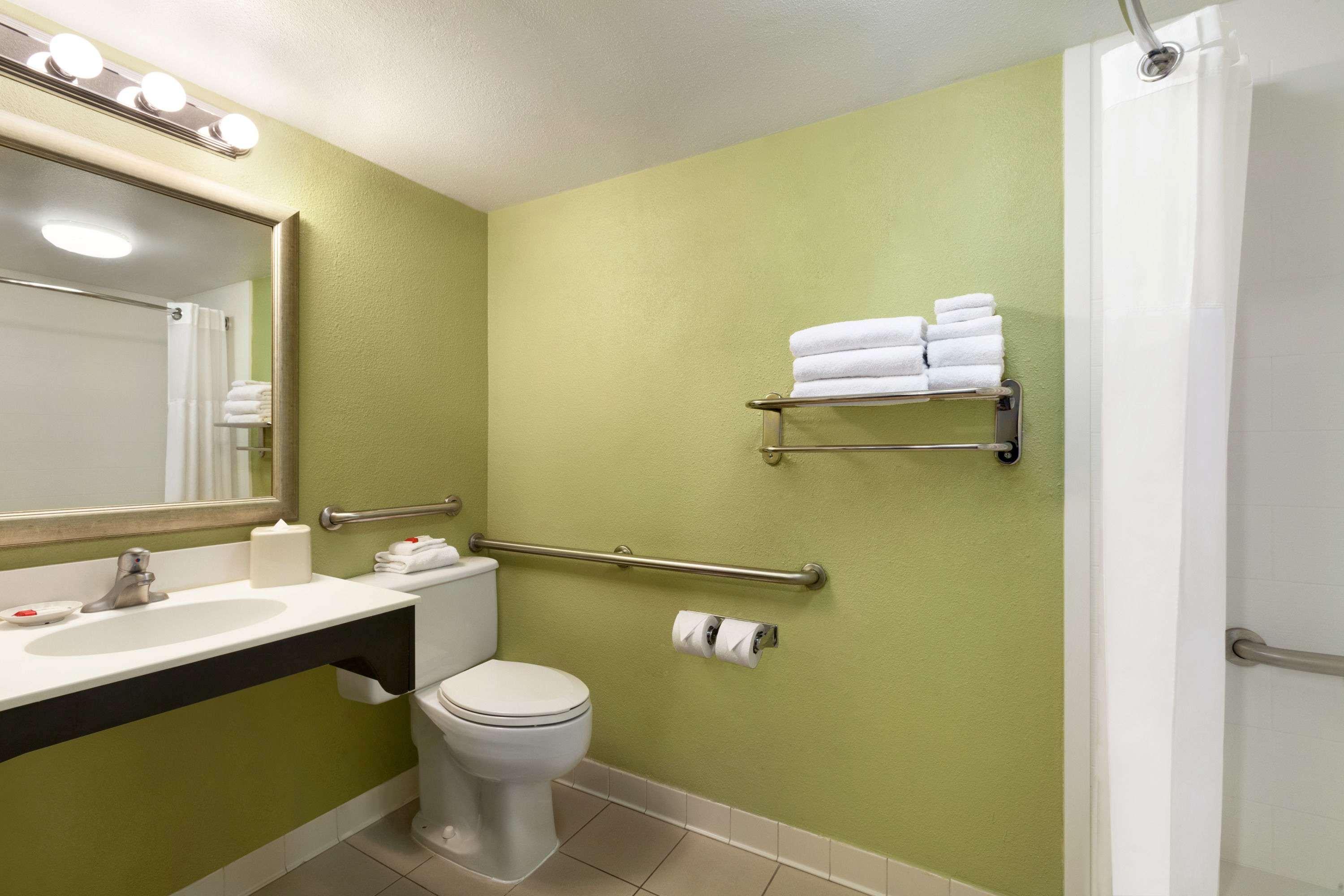 Days Inn By Wyndham Baltimore Inner Harbor Εξωτερικό φωτογραφία