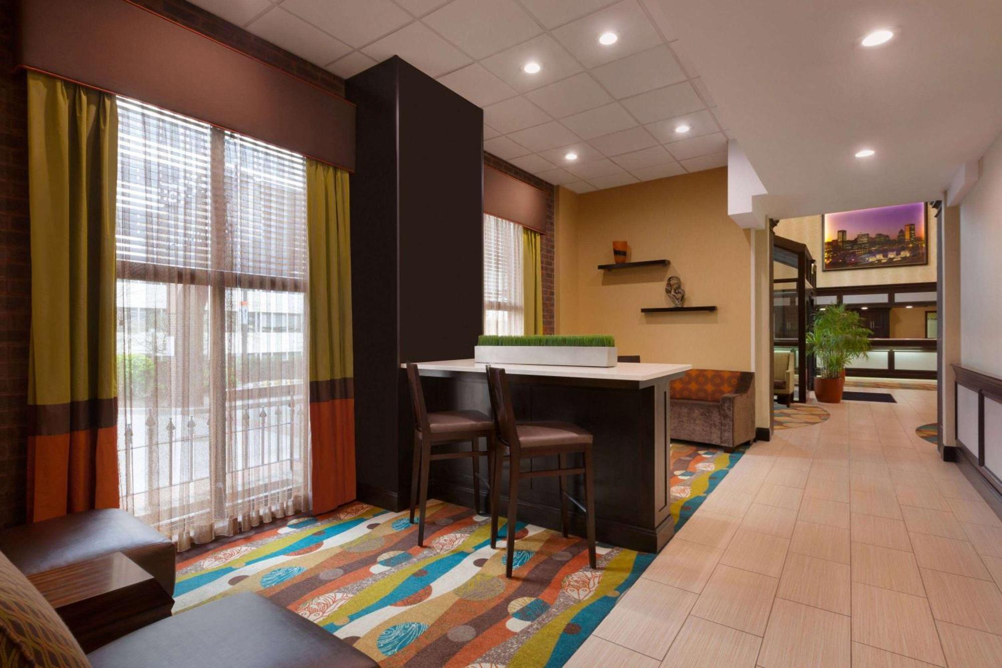 Days Inn By Wyndham Baltimore Inner Harbor Εξωτερικό φωτογραφία